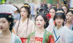 昨晚，宜宾这里全是汉服美女！接下来还有…