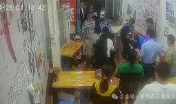 胆大包天！宜宾一包子铺遭暴力打砸，民警在场竟仍被欧打！