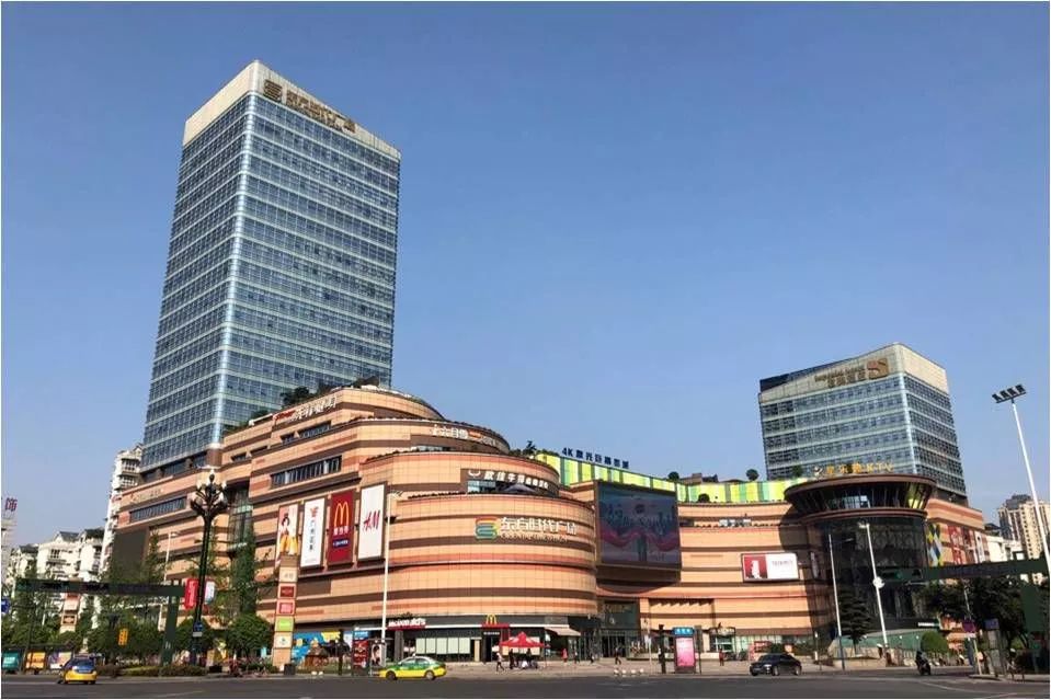 东方时代广场 集甲级办公楼,大型购物中心,酒店 三大业态 自身配套