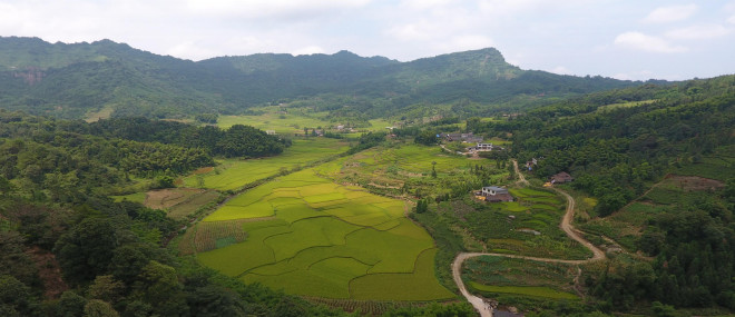 自然风光美历史文化深,坐落于宜宾县蕨溪镇西北部,西面和北面临龙池乡