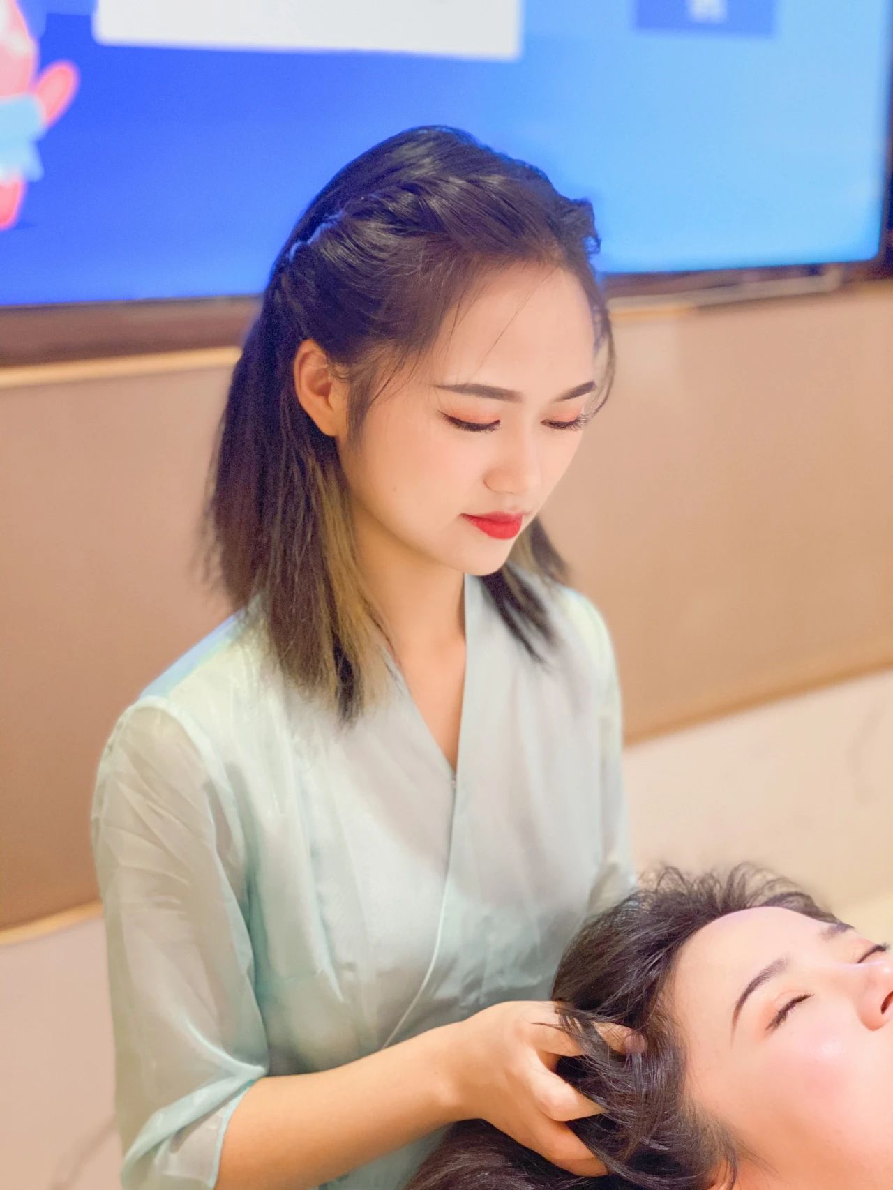 美女一对一快餐咨询中心的简单介绍