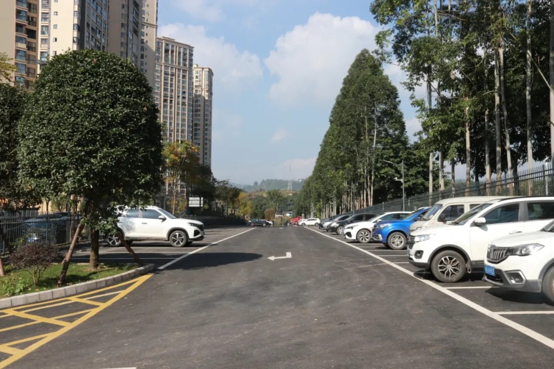 中央公園,岷江橋頭等地;除此以外,人民廣場體育公園地下停車場已完成