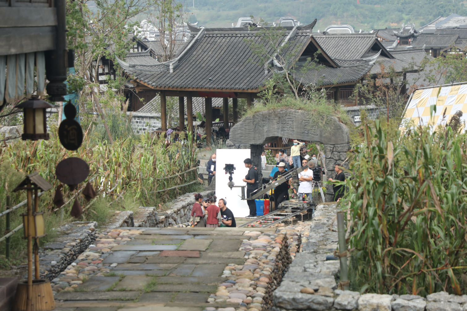 古装仙侠故事《青尘诀》在李庄古镇取景拍摄…