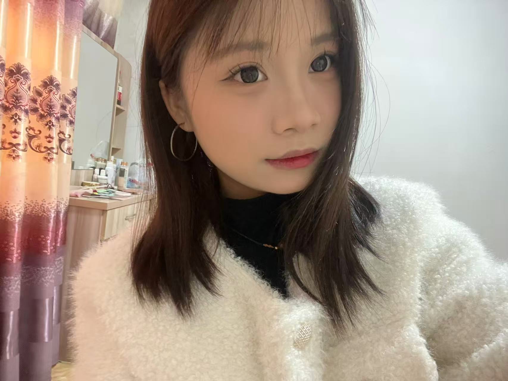 【封面女神第162期】小洁ovo：我是一个下雨知道往家跑，搭讪只会说你好的人！
